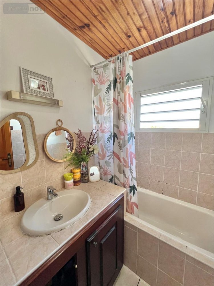 Immeuble a vendre Saint-Pierre 97410 Réunion 134 m2  320000 euros