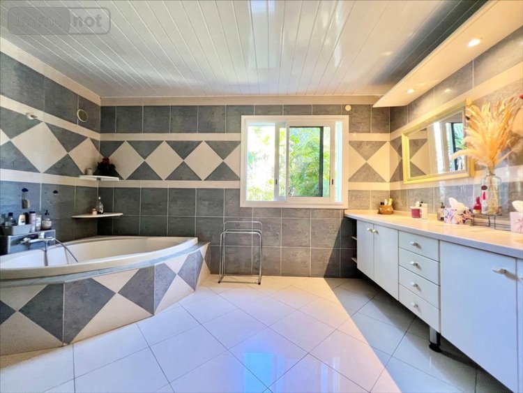 Maison a vendre La-Riviere 97421 Réunion 164 m2 7 pièces 495000 euros