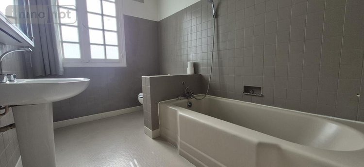 Immeuble a vendre Questembert 56230 Morbihan 165 m2  220500 euros