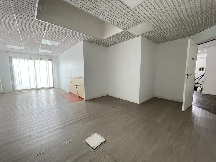 Fonds et murs commerciaux a vendre Locminé 56500 Morbihan 318 m2  411380 euros