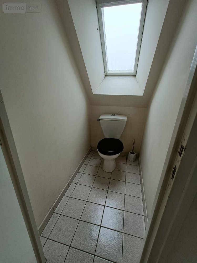 Location fonds et murs commerciaux Plouguenast-Langast 22150 Côtes-d'Armor 123 m2  975 euros