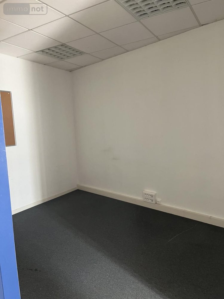Location fonds et murs commerciaux Hénin-Beaumont 62110 Pas-de-Calais 93 m2  900 euros