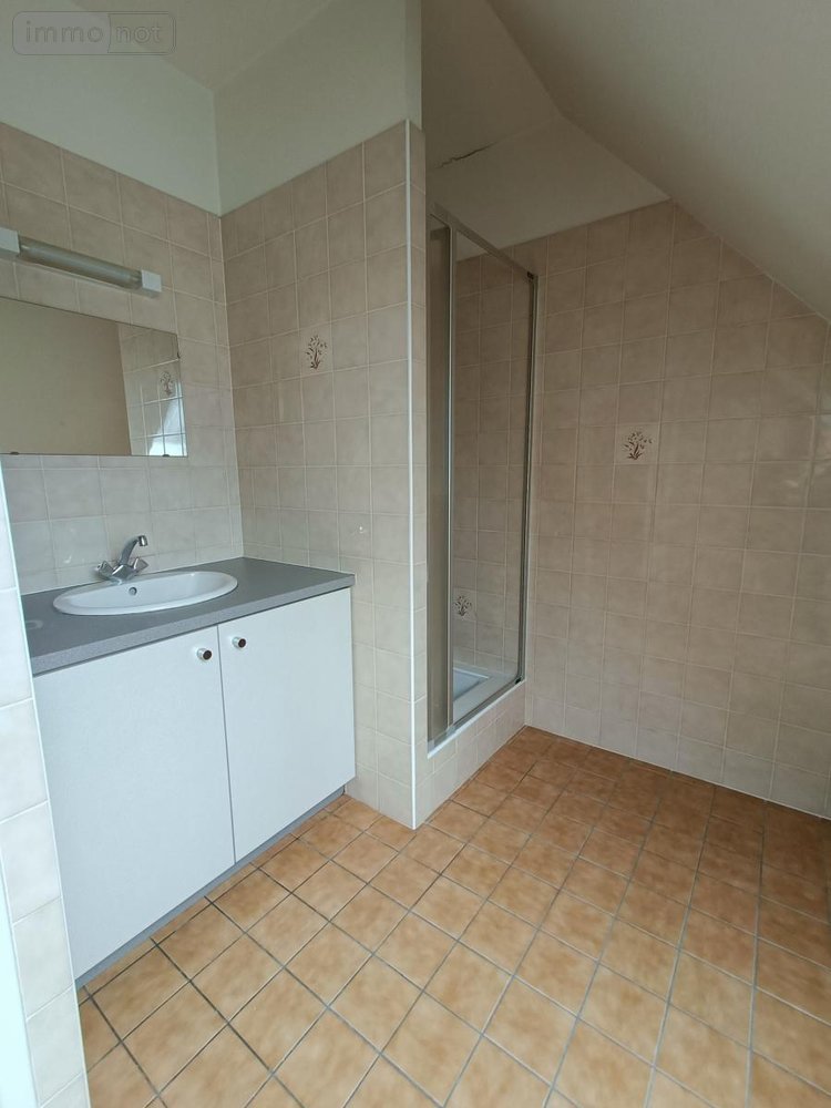 Location fonds et murs commerciaux Plouguenast-Langast 22150 Côtes-d'Armor 123 m2  975 euros