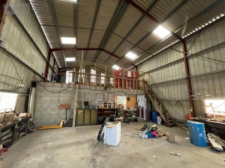 Fonds et murs commerciaux a vendre Saint-Jean-de-Liversay 17170 Charente-Maritime 4000 m2  3090000 euros