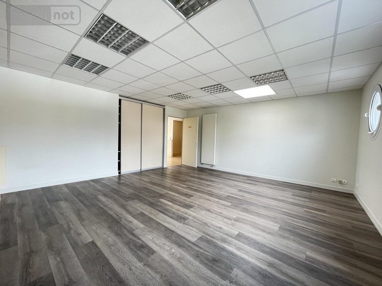 Fonds et murs commerciaux a vendre Locminé 56500 Morbihan 318 m2  411380 euros