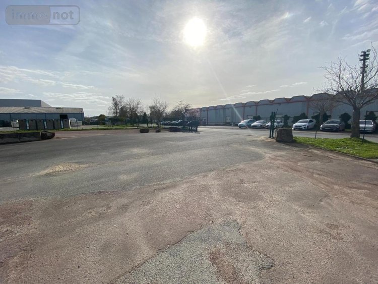 Location fonds et murs commerciaux Soliers 14540 Calvados 874 m2  5333 euros