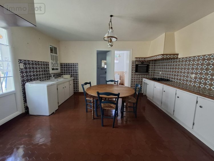 Immeuble a vendre Saintes 17100 Charente-Maritime 174 m2  251808 euros