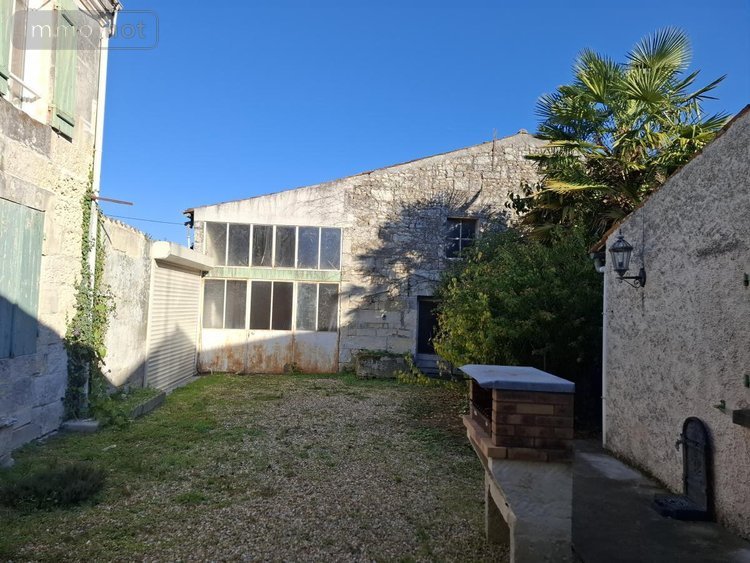 Immeuble a vendre Saintes 17100 Charente-Maritime 174 m2  251808 euros