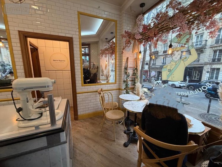 Fonds et murs commerciaux a vendre Paris 18e arrondissement 75018 Paris 107 m2  940000 euros