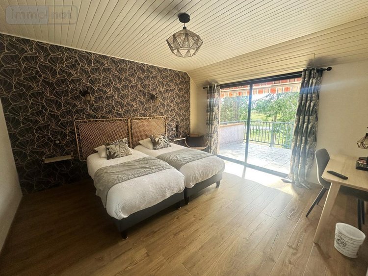 Fonds et murs commerciaux a vendre Anglards-de-Saint-Flour 15100 Cantal 850 m2  890000 euros