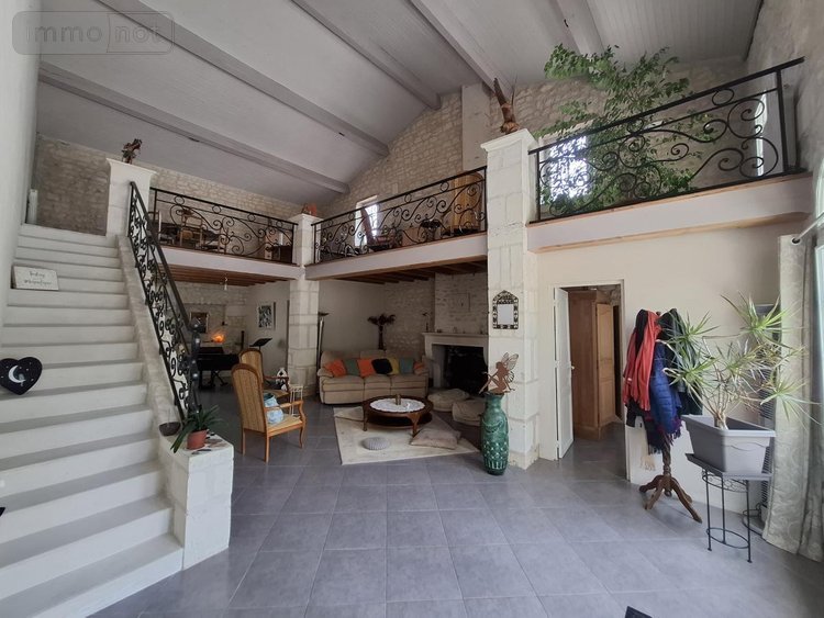 Maison a vendre Saintes 17100 Charente-Maritime 405 m2 11 pièces 500000 euros