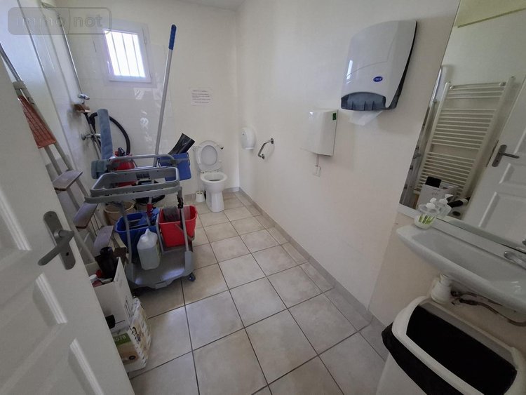 Fonds et murs commerciaux a vendre Saintes 17100 Charente-Maritime 249 m2  355000 euros