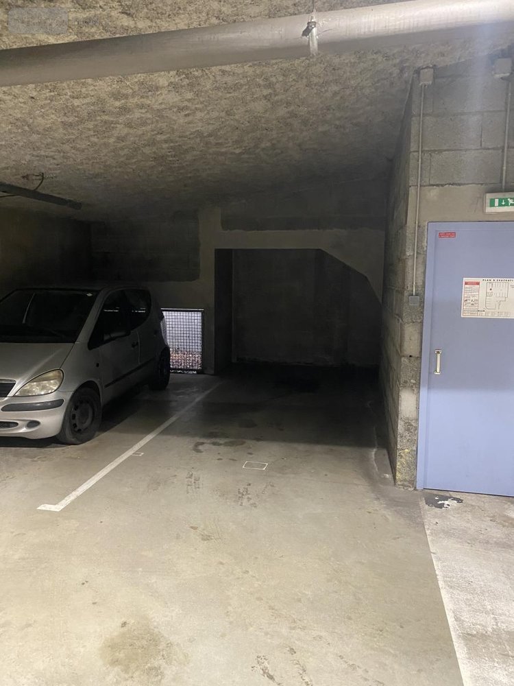 Garage et parking a vendre Angers 49000 Maine-et-Loire 14 m2  23600 euros