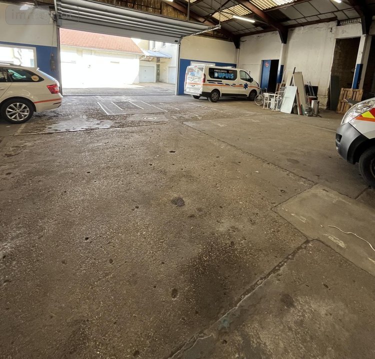 Fonds et murs commerciaux a vendre Dole 39100 Jura 487 m2  330000 euros