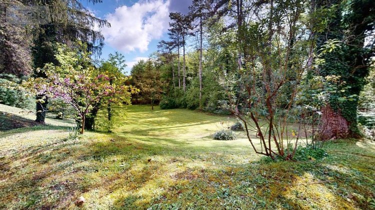 Fonds et murs commerciaux a vendre Serrières-de-Briord 01470 Ain 4187 m2  1860000 euros