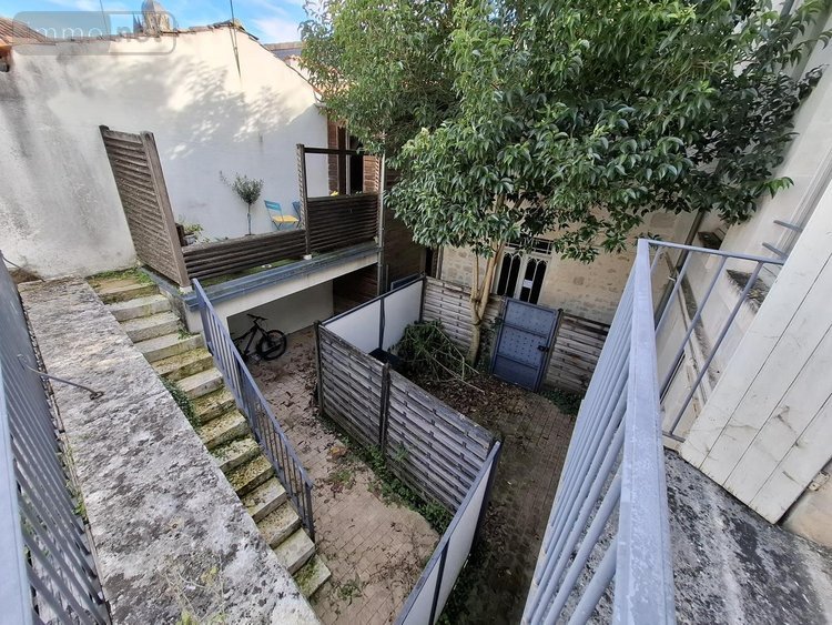 Immeuble a vendre Saintes 17100 Charente-Maritime 332 m2  462000 euros