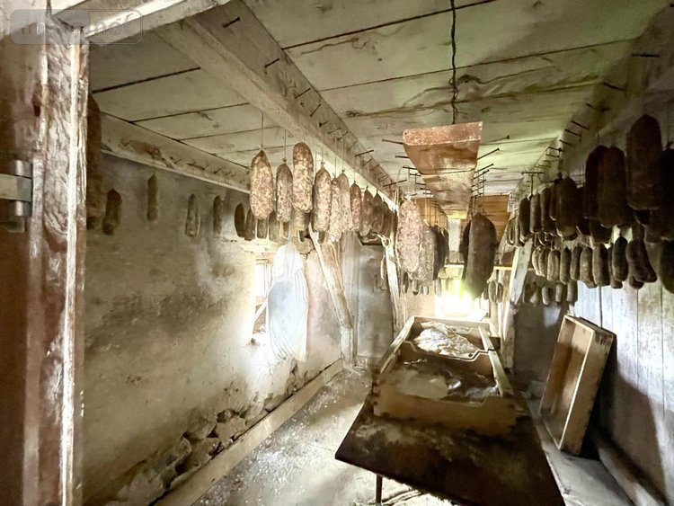 Fonds et murs commerciaux a vendre Lajo 48120 Lozère 342 m2  850000 euros