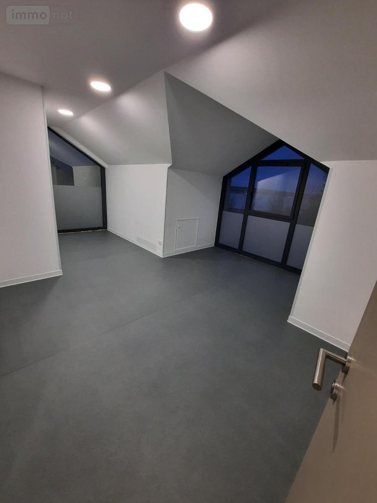 Location fonds et murs commerciaux Dole 39100 Jura 19 m2  920 euros