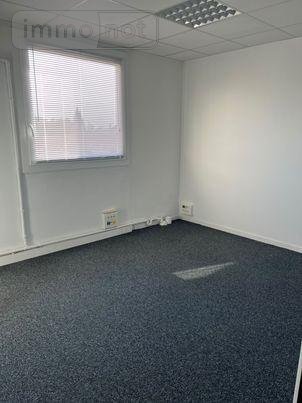 Location fonds et murs commerciaux Pierrelatte 26700 Drôme 120 m2  990 euros