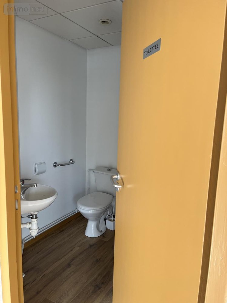 Location fonds et murs commerciaux Dole 39100 Jura 115 m2  1500 euros