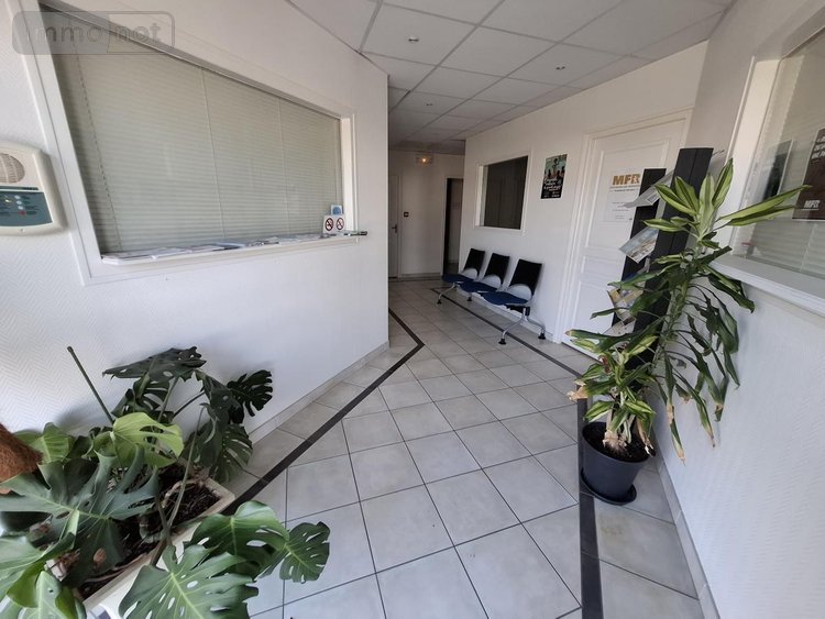 Fonds et murs commerciaux a vendre Saintes 17100 Charente-Maritime 249 m2  355000 euros