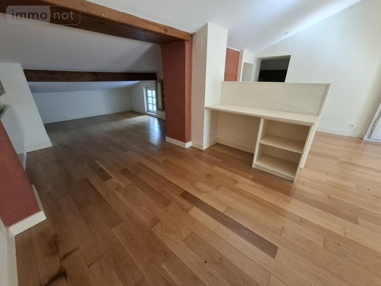 Immeuble a vendre Saintes 17100 Charente-Maritime 332 m2  462000 euros