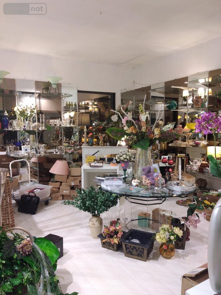 Location fonds et murs commerciaux Cambrai 59400 Nord 35 m2  670 euros