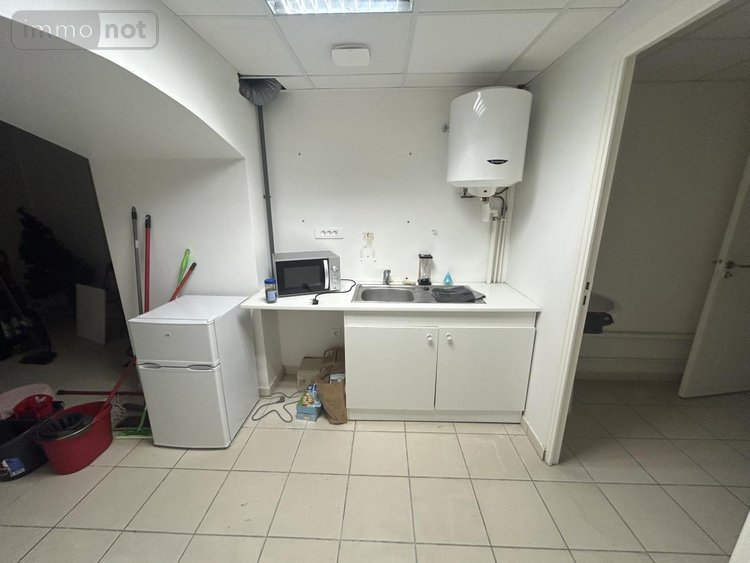 Location fonds et murs commerciaux Cambrai 59400 Nord 18 m2  562 euros