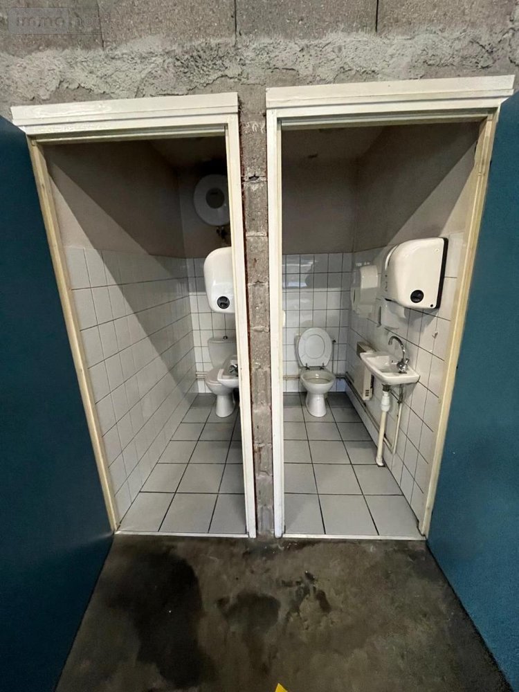 Location fonds et murs commerciaux Dole 39100 Jura 850 m2  2950 euros