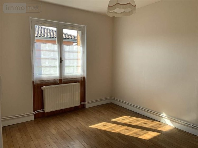 Location appartement Mézériat 01660 Ain 87 m2 4 pièces 700 euros