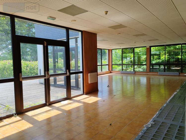 Immeuble a vendre Plounéour-Ménez 29410 Finistère 800 m2  263500 euros
