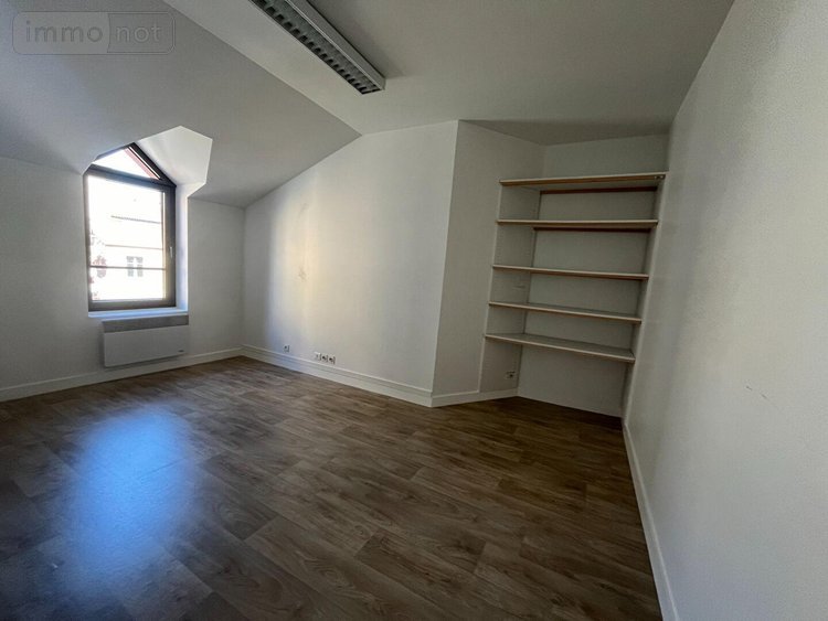 Location divers Montfort-sur-Meu 35160 Ille-et-Vilaine 74 m2  1090 euros