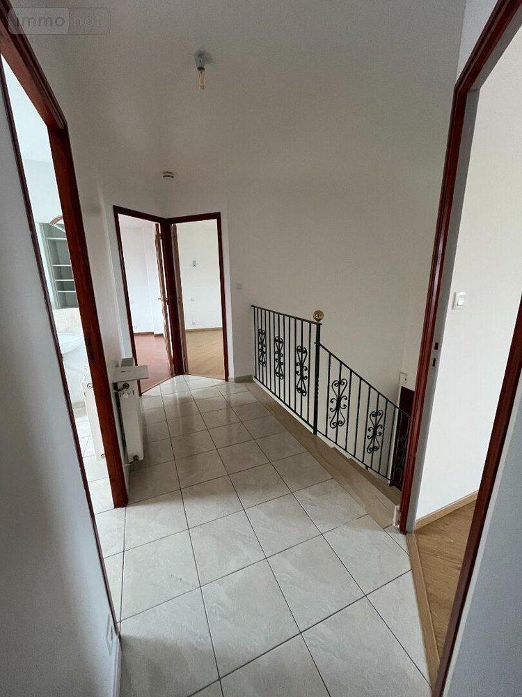 Location maison Montfort-sur-Meu 35160 Ille-et-Vilaine 119 m2 5 pièces 1200 euros