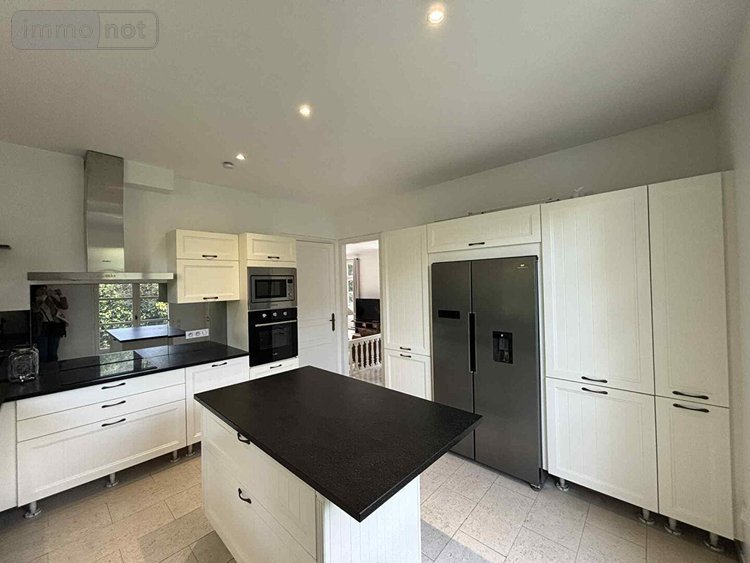 Location maison Vern-sur-Seiche 35770 Ille-et-Vilaine 243 m2 8 pièces 3300 euros