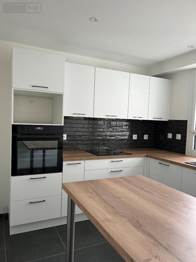 Location appartement Rennes 35000 Ille-et-Vilaine 49 m2 2 pièces 800 euros