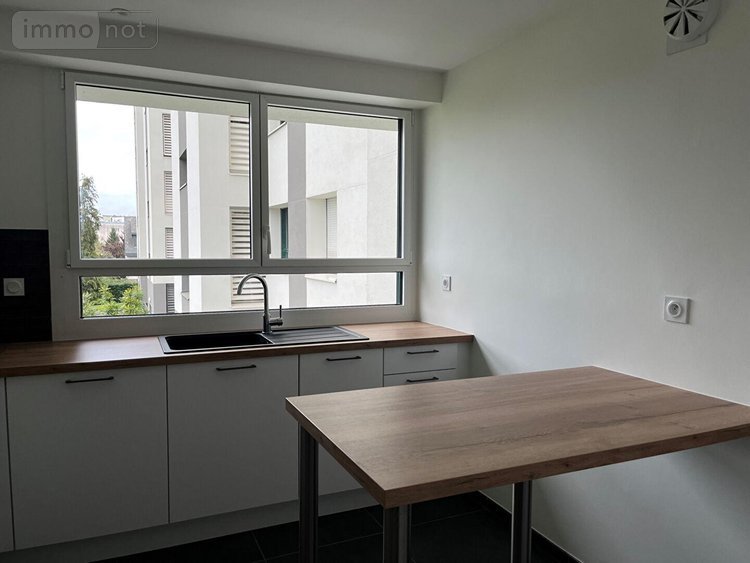 Location appartement Rennes 35000 Ille-et-Vilaine 49 m2 2 pièces 800 euros