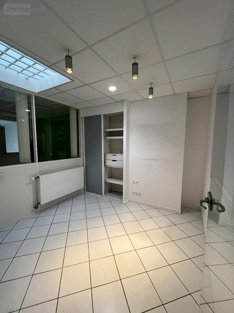 Location divers Montfort-sur-Meu 35160 Ille-et-Vilaine 160 m2  1000 euros