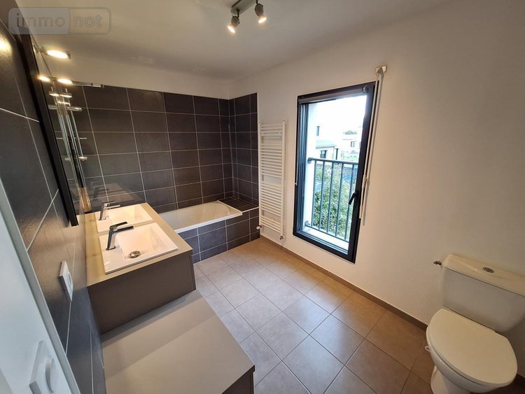 Location maison Saint-Malo 35400 Ille-et-Vilaine 85 m2  1302 euros