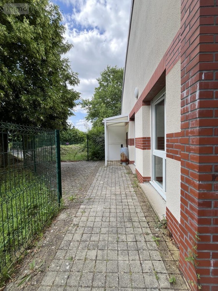 Fonds et murs commerciaux a vendre Laon 02000 Aisne 860 m2  999000 euros