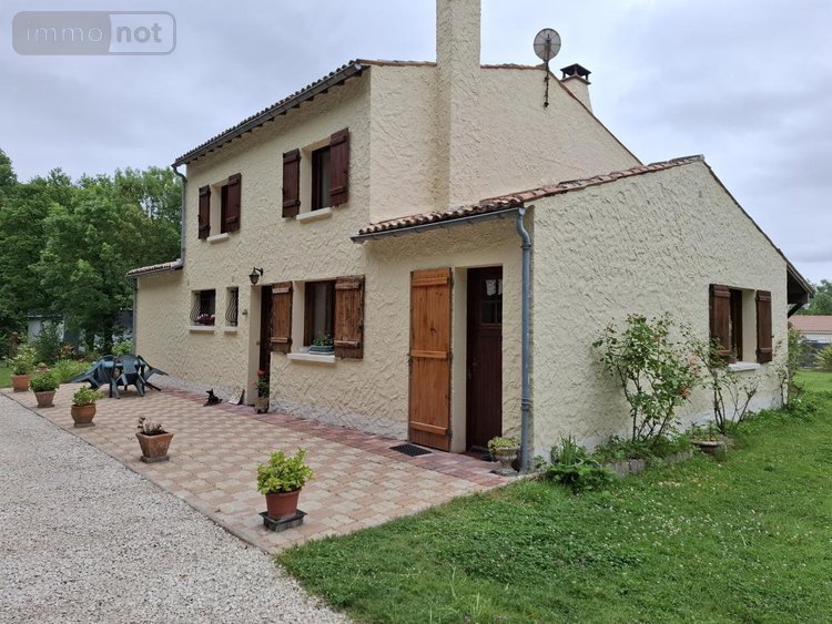 Maison a vendre Saintes 17100 Charente-Maritime 157 m2 8 pièces 251808 euros