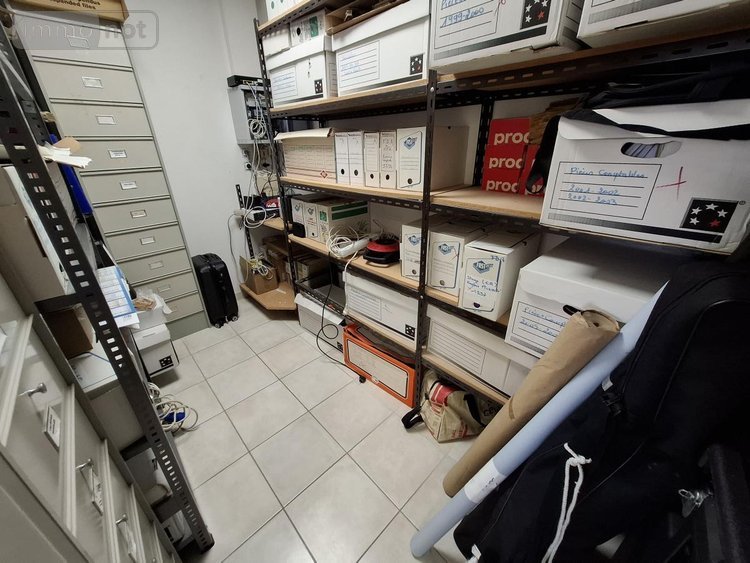 Fonds et murs commerciaux a vendre Saintes 17100 Charente-Maritime 249 m2  355000 euros