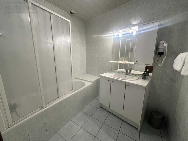 Fonds et murs commerciaux a vendre Anglards-de-Saint-Flour 15100 Cantal 850 m2  890000 euros