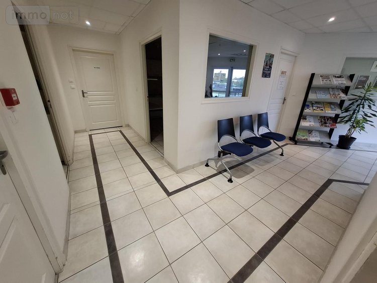 Fonds et murs commerciaux a vendre Saintes 17100 Charente-Maritime 249 m2  355000 euros