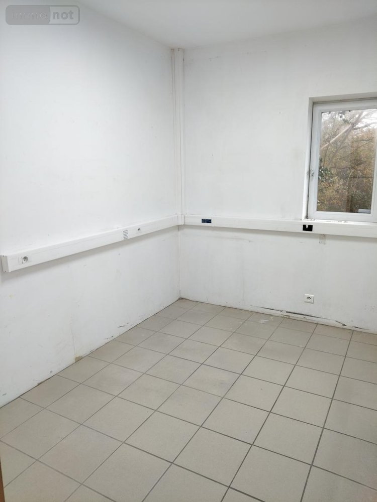 Fonds et murs commerciaux a vendre Montbizot 72380 Sarthe 338 m2  203460 euros