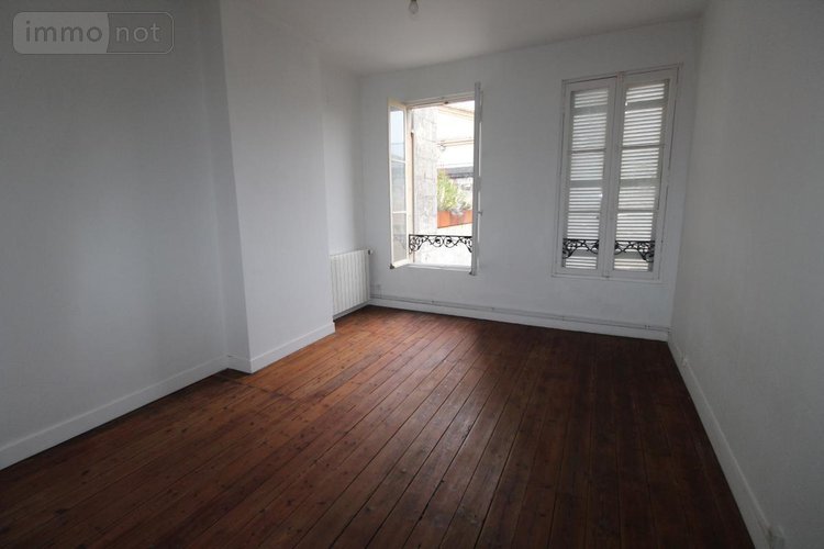 Immeuble a vendre Saintes 17100 Charente-Maritime 85 m2  236070 euros