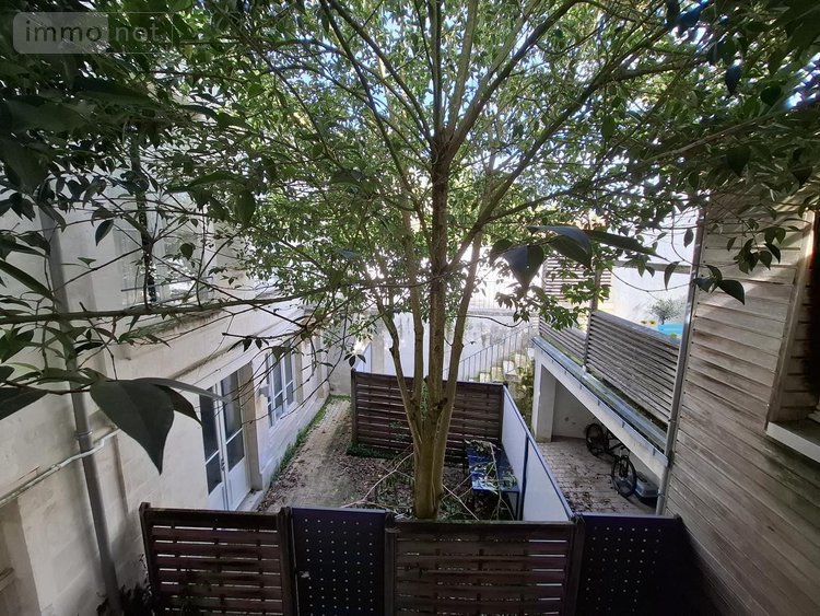 Immeuble a vendre Saintes 17100 Charente-Maritime 332 m2  462000 euros