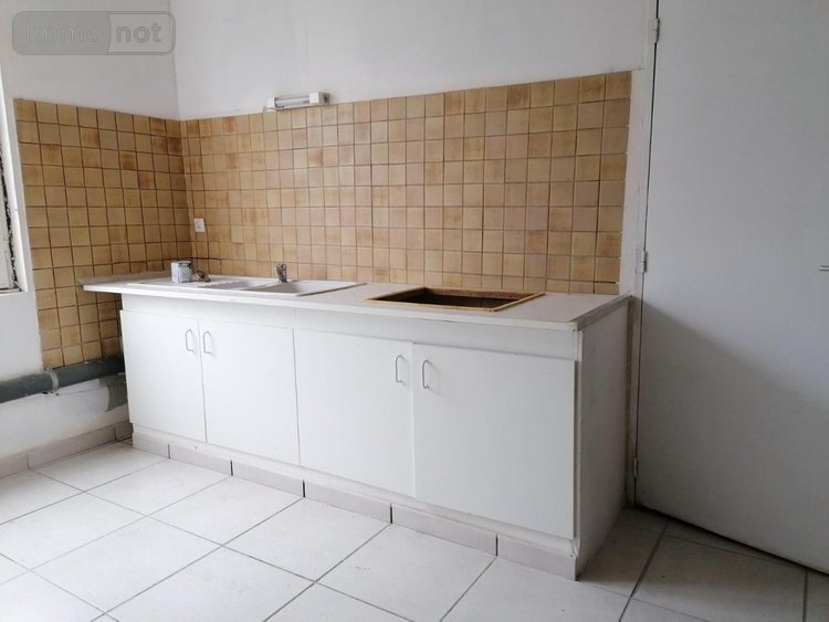 Immeuble a vendre Descartes 37160 Indre-et-Loire 183 m2  84000 euros