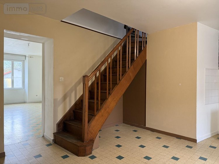 Immeuble a vendre Chemillé-en-Anjou 49120 Maine-et-Loire 210 m2  209600 euros