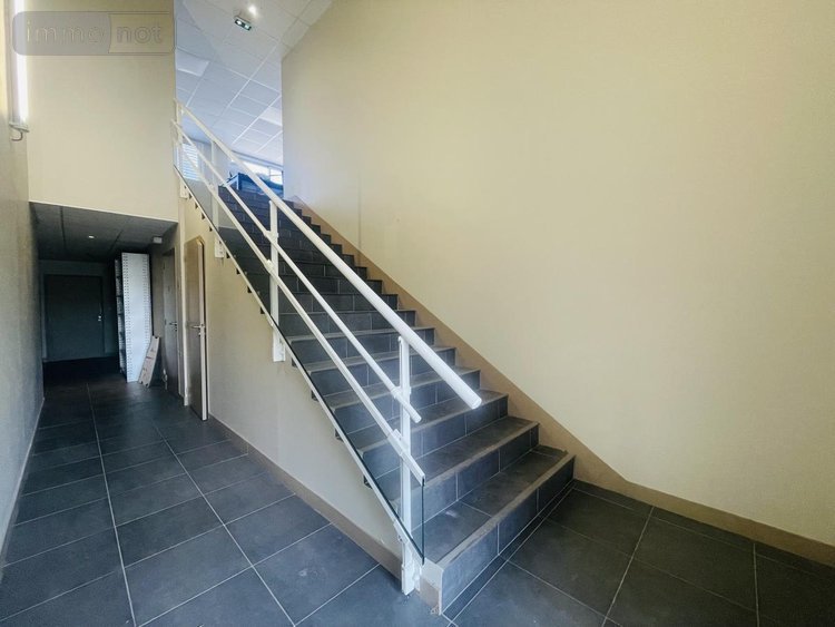 Location fonds et murs commerciaux Saint-Philbert-de-Grand-Lieu 44310 Loire-Atlantique 127 m2  1300 euros