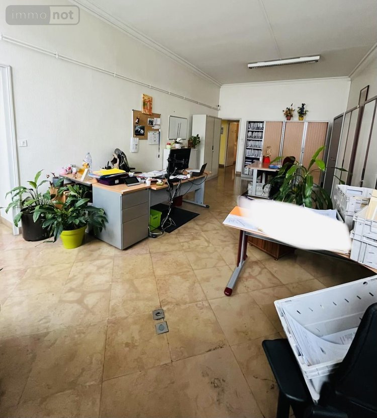 Fonds et murs commerciaux a vendre Dole 39100 Jura 153 m2  190000 euros